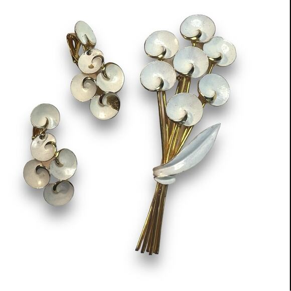 1950s  Mid Century Judy Lee Gold Tone BROOCH & Clip Earrings - Picture 12 of 12